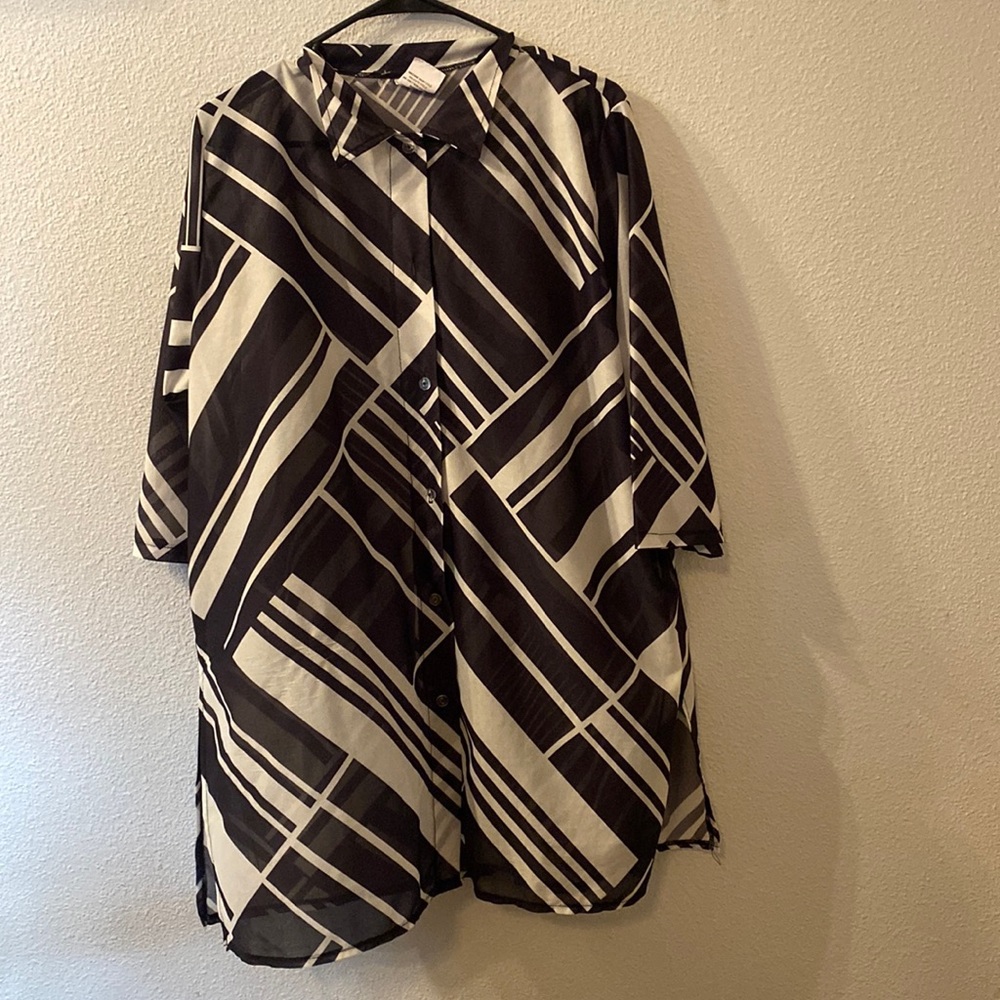 Figure magic black and white sheer top size large